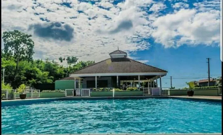Club Townhouse Villa Kingston Holiday home